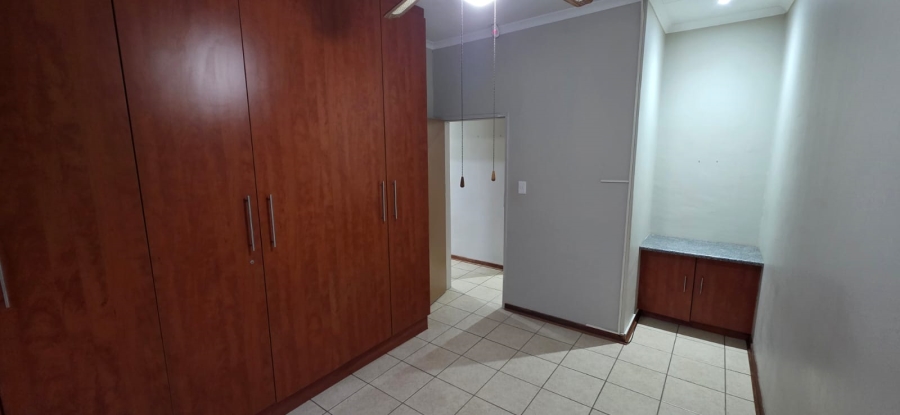 8 Bedroom Property for Sale in Meiringspark North West